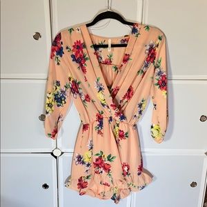 New 3/4 Sleeve Sage Floral Romper M